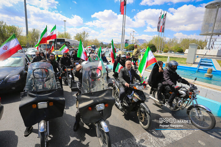 کاروان خودرویی مردم اصفهان در روز «جمهوری اسلامی»