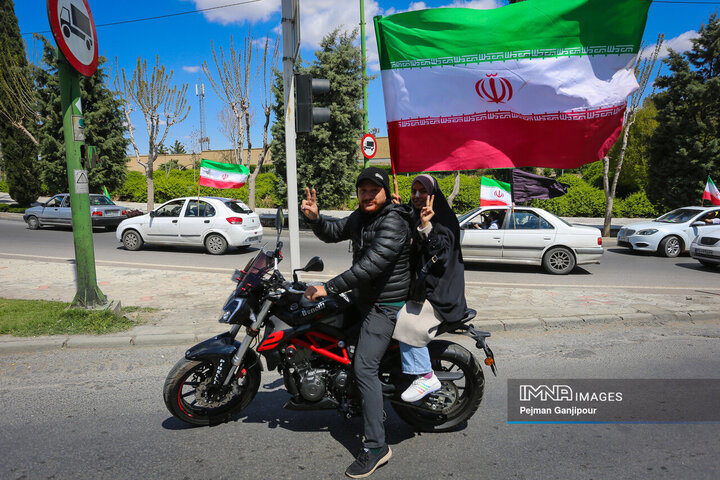 کاروان خودرویی مردم اصفهان در روز «جمهوری اسلامی»