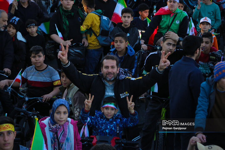 کاروان دوچرخه‌سواری نوجوانان عزادار و حماسه‌ساز اصفهان
