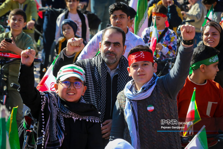 کاروان دوچرخه‌سواری نوجوانان عزادار و حماسه‌ساز اصفهان