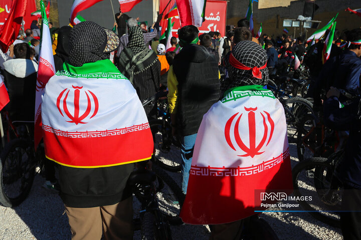 کاروان دوچرخه‌سواری نوجوانان عزادار و حماسه‌ساز اصفهان