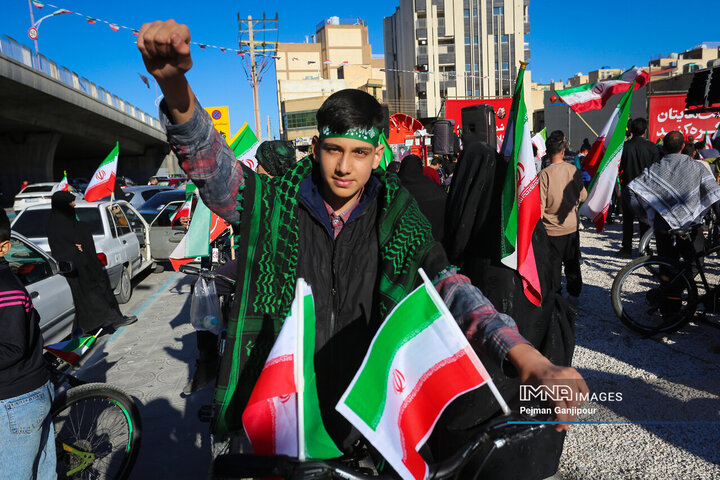 کاروان دوچرخه‌سواری نوجوانان عزادار و حماسه‌ساز اصفهان