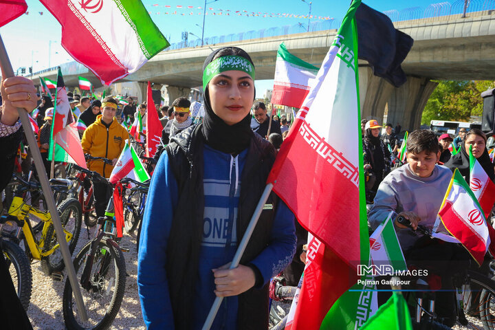 کاروان دوچرخه‌سواری نوجوانان عزادار و حماسه‌ساز اصفهان