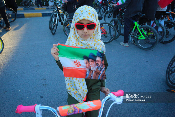 کاروان دوچرخه‌سواری نوجوانان عزادار و حماسه‌ساز اصفهان