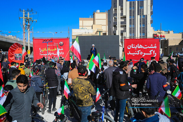کاروان دوچرخه‌سواری نوجوانان عزادار و حماسه‌ساز اصفهان
