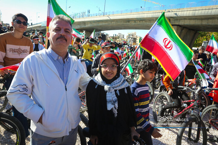 کاروان دوچرخه‌سواری نوجوانان عزادار و حماسه‌ساز اصفهان
