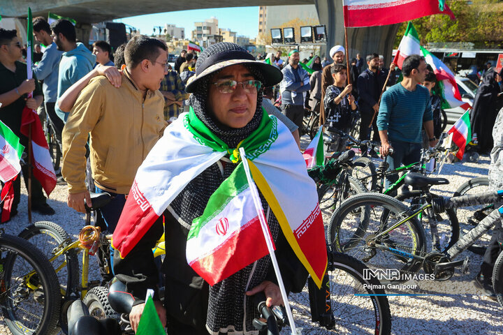 کاروان دوچرخه‌سواری نوجوانان عزادار و حماسه‌ساز اصفهان