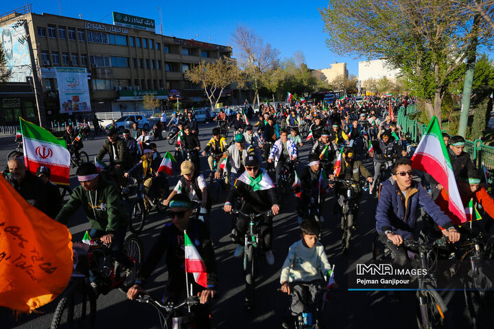 کاروان دوچرخه‌سواری نوجوانان عزادار و حماسه‌ساز اصفهان