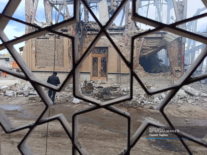 آثار تجاوز آمریکایی-صهیونی به حسینیه اعظم زنجان