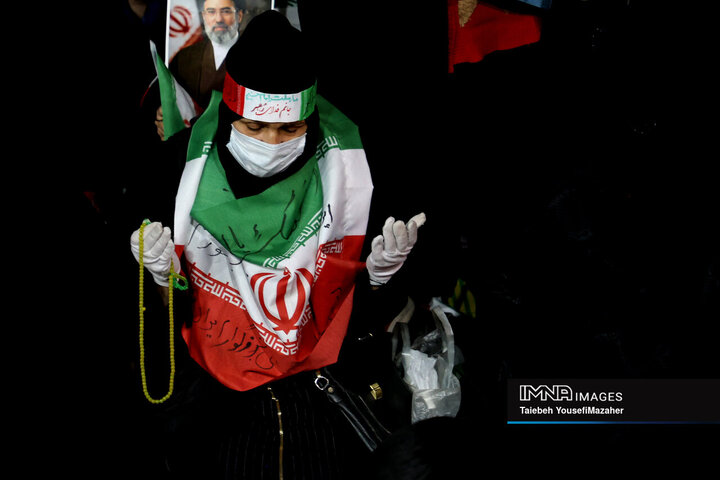 اقامه نماز استغاثه  به امام زمان در همدان
