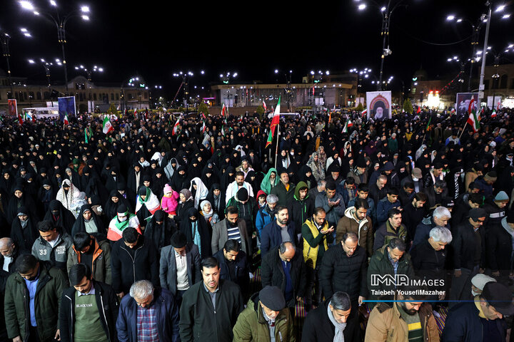 اقامه نماز استغاثه  به امام زمان در همدان