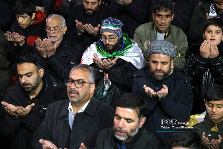 اقامه نماز استغاثه  به امام زمان در همدان