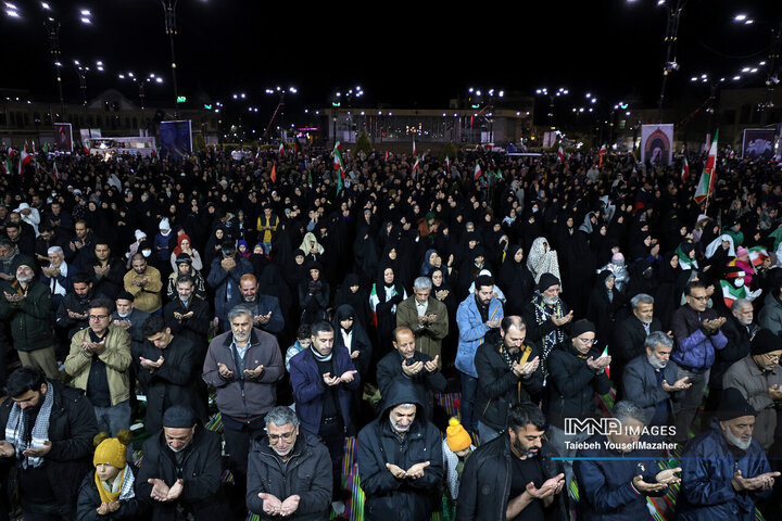 اقامه نماز استغاثه  به امام زمان در همدان