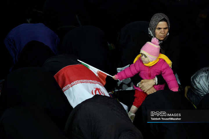اقامه نماز استغاثه  به امام زمان در همدان