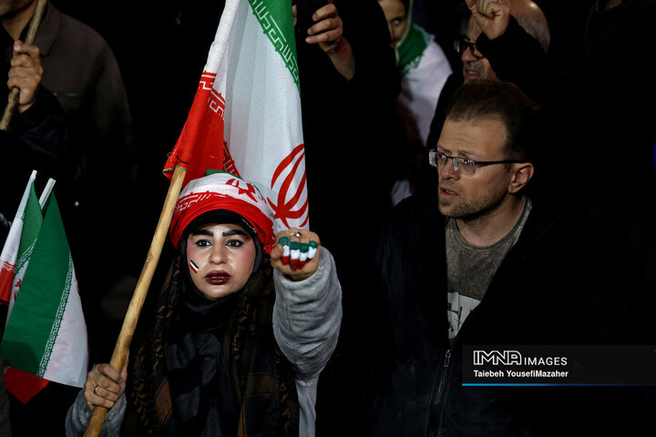 اقامه نماز استغاثه  به امام زمان در همدان
