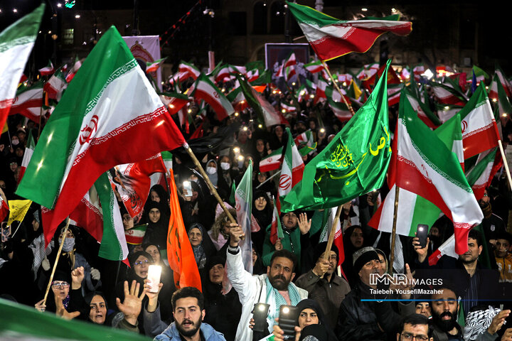 اقامه نماز استغاثه  به امام زمان در همدان