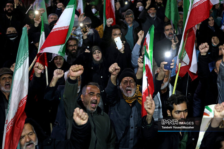 اقامه نماز استغاثه  به امام زمان در همدان
