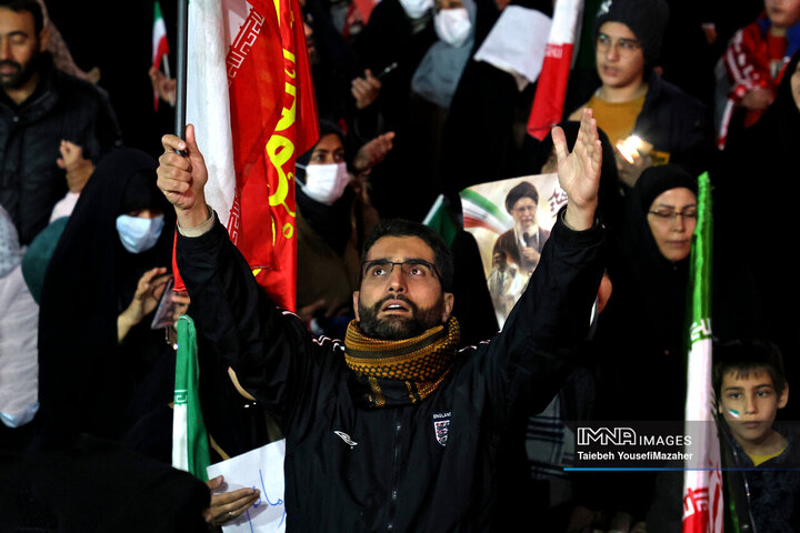 اقامه نماز استغاثه  به امام زمان در همدان