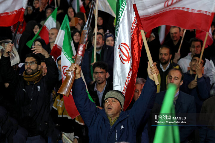 اقامه نماز استغاثه  به امام زمان در همدان