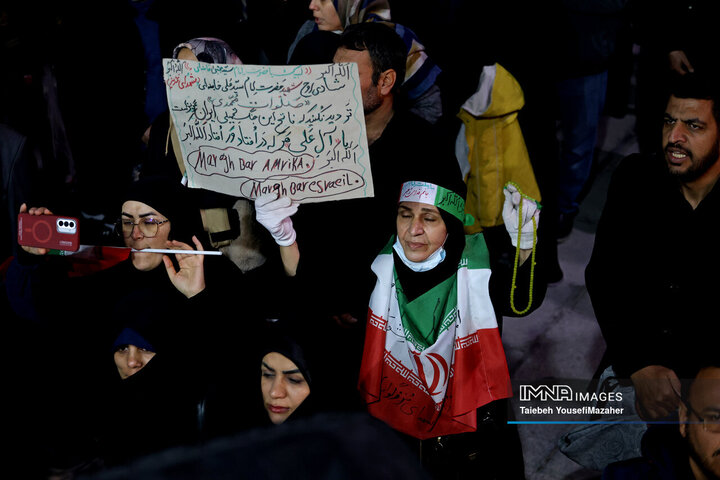 اقامه نماز استغاثه  به امام زمان در همدان