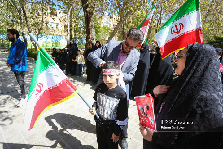 آیین کاشت نهال یادبود شهدای محله هفتون اصفهان