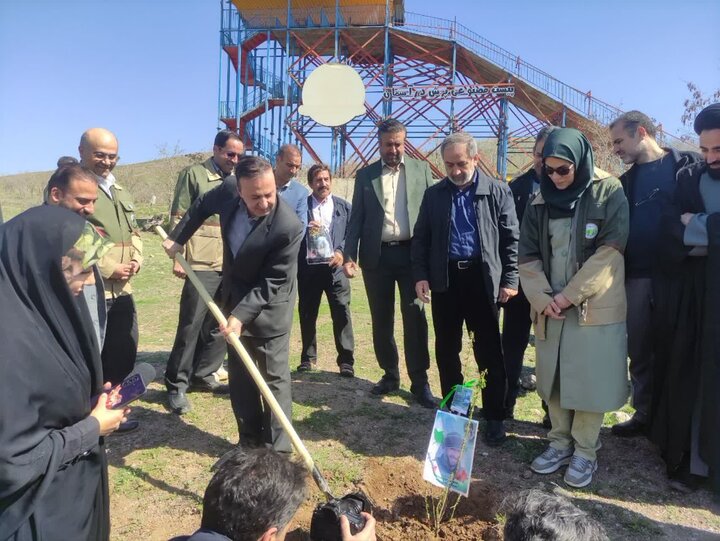غرس «نهال امید» نماد عزم ملی برای ساختن آینده‌ کشور است
