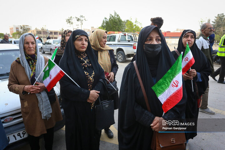کاشت نهال امید به یاد شهدای فراجا جنگ رمضان در شهرک قدس اصفهان