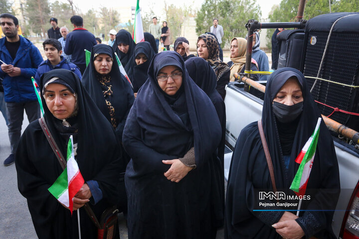 کاشت نهال امید به یاد شهدای فراجا جنگ رمضان در شهرک قدس اصفهان