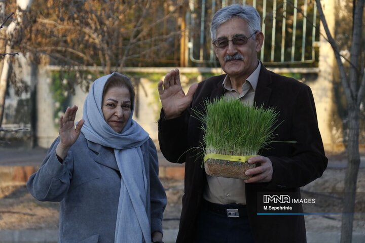 پرچم ایران نماد حضور مردم در روز طبیعت تبریز