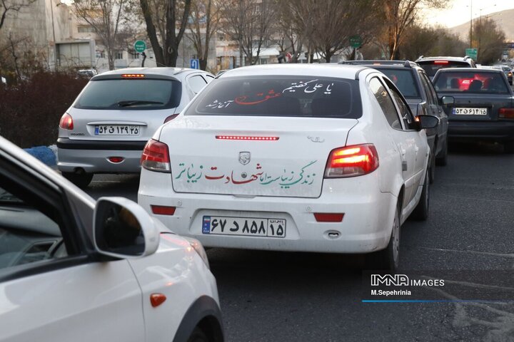 پرچم ایران نماد حضور مردم در روز طبیعت تبریز