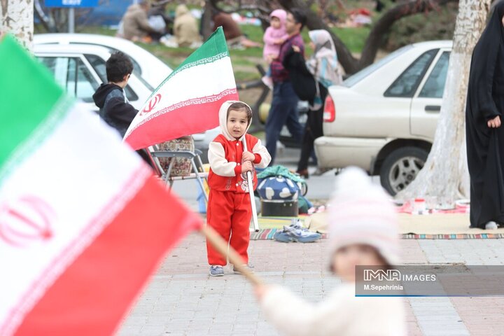 تأکید بر نقش مردم در بزنگاه‌های تاریخی و تبیین ویژگی‌های رهبری شهید