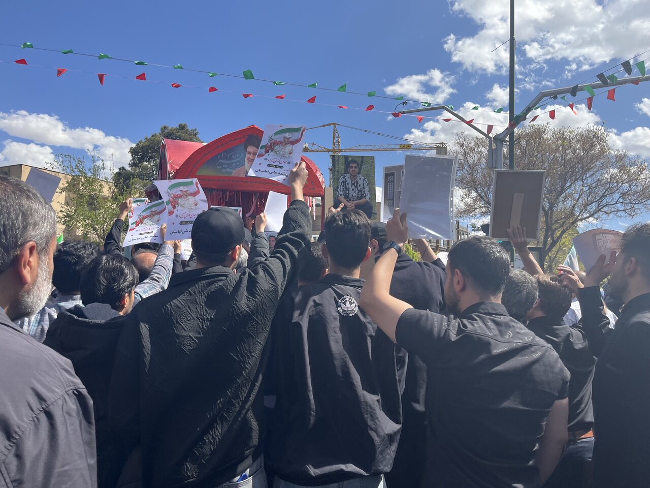 فریاد نصف جهان در تشییع سربازان ایران؛ ارتش فدای ملت