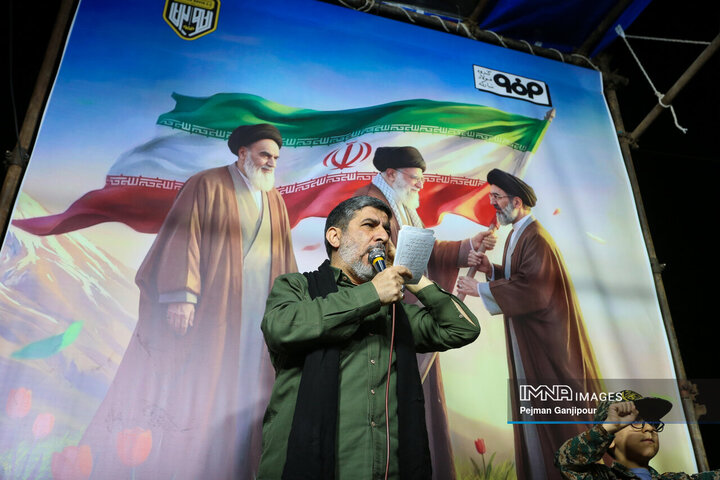 مهدی سلحشور در اجتماع بزرگ مردم در سه راه سیمین