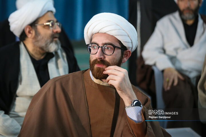 تجمع روحانیون و ائمه جماعت غرب اصفهان در بیعت با رهبر انقلاب اسلامی