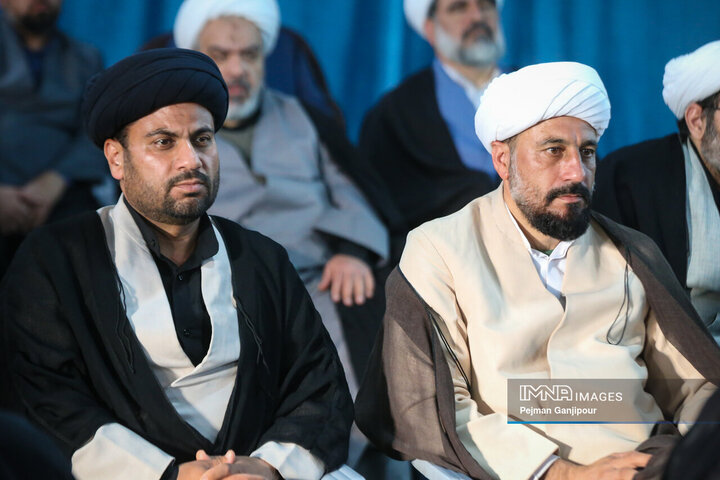 تجمع روحانیون و ائمه جماعت غرب اصفهان در بیعت با رهبر انقلاب اسلامی