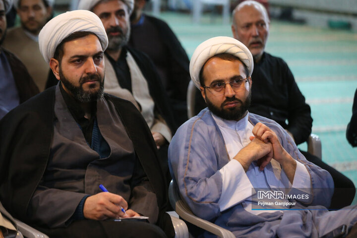تجمع روحانیون و ائمه جماعت غرب اصفهان در بیعت با رهبر انقلاب اسلامی