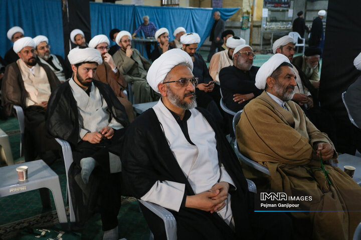 تجمع روحانیون و ائمه جماعت غرب اصفهان در بیعت با رهبر انقلاب اسلامی
