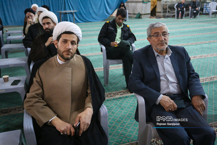 تجمع روحانیون و ائمه جماعت غرب اصفهان در بیعت با رهبر انقلاب اسلامی