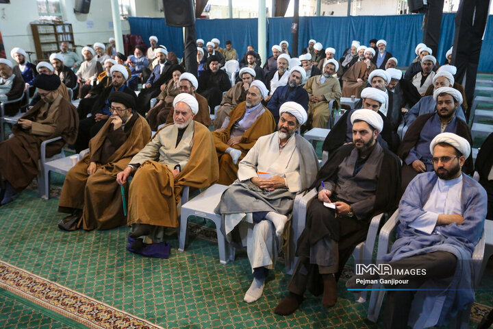 تجمع روحانیون و ائمه جماعت غرب اصفهان در بیعت با رهبر انقلاب اسلامی