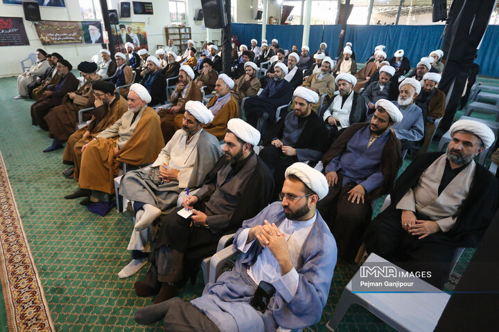 تجمع روحانیون و ائمه جماعت غرب اصفهان در بیعت با رهبر انقلاب اسلامی