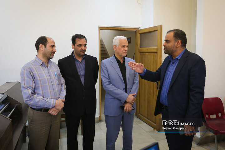 بازدید شهردار اصفهان از خدمت‌رسانی شهرداری‌ها به شهروندان