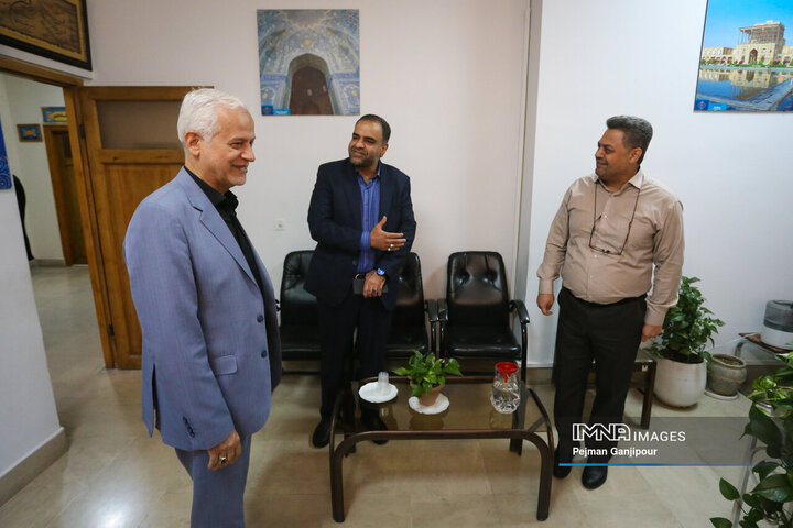 بازدید شهردار اصفهان از خدمت‌رسانی شهرداری‌ها به شهروندان