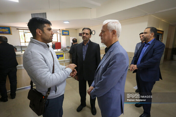 بازدید شهردار اصفهان از خدمت‌رسانی شهرداری‌ها به شهروندان