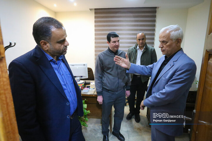 بازدید شهردار اصفهان از خدمت‌رسانی شهرداری‌ها به شهروندان