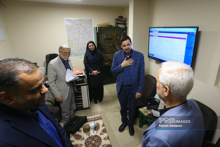 بازدید شهردار اصفهان از خدمت‌رسانی شهرداری‌ها به شهروندان
