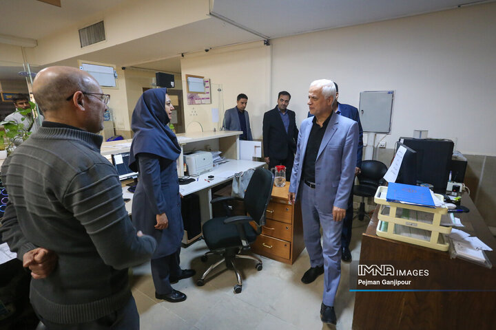 بازدید شهردار اصفهان از خدمت‌رسانی شهرداری‌ها به شهروندان