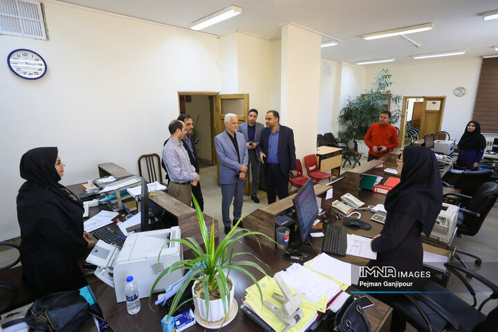 بازدید شهردار اصفهان از خدمت‌رسانی شهرداری‌ها به شهروندان