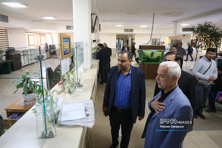 بازدید شهردار اصفهان از خدمت‌رسانی شهرداری‌ها به شهروندان