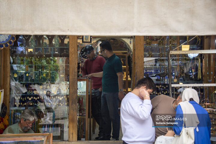 جریان زندگی در بازار وکیل شیراز
