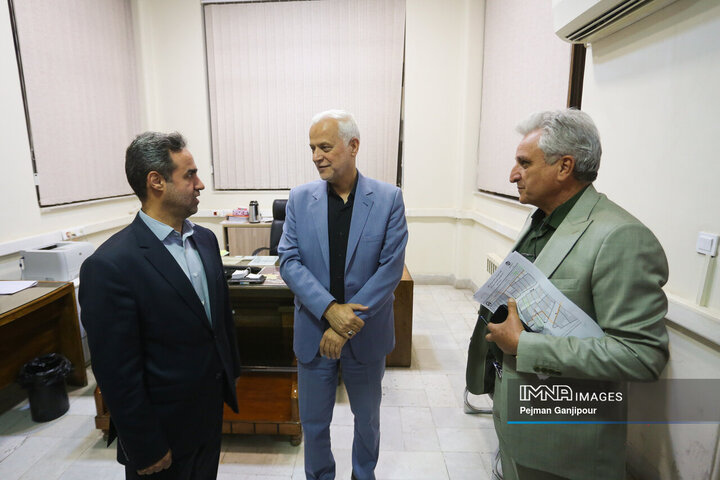 بازدید شهردار اصفهان از خدمت‌رسانی شهرداری‌ها به شهروندان
